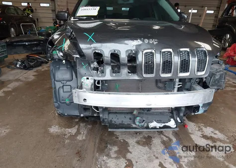 2017 Jeep Cherokee Latitude 4X4 z USA, uszkodzony, nr VIN 1C4PJMCB3HW601315